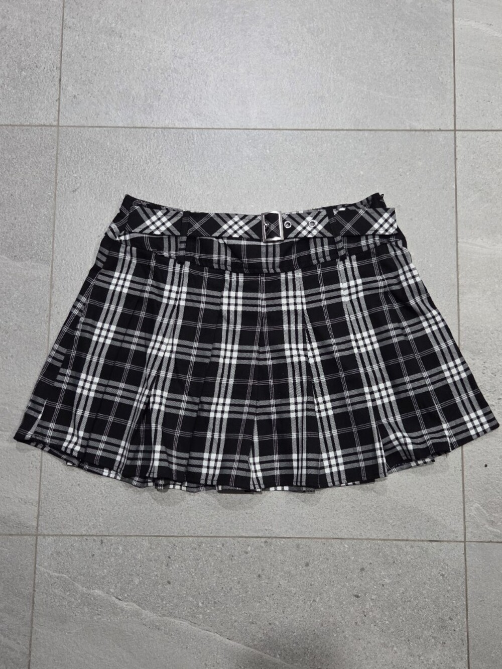 Hot Topic Black Plaid Mini Skirt Large